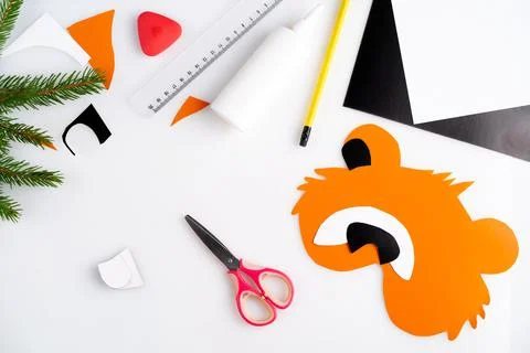 The process of making a children's New Year tiger mask with a child made of Foto stock