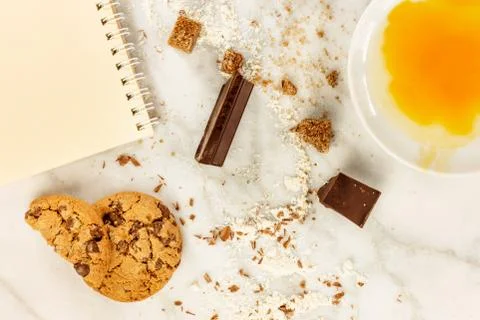 Process of making chocolate chips cookies, with copyspace Foto stock