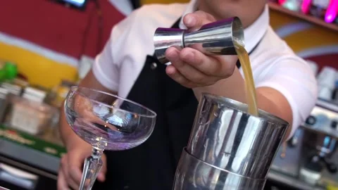 The process of making a cocktail. Stock Footage 131131658
