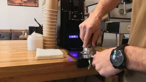 Process of making coffee. Closeup of hand holding a portafilter Stock-Footage 123552917