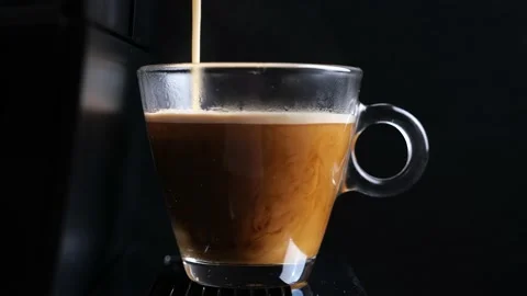 Process of making coffee by coffee machine into glass transparent cup Video stock 148123201