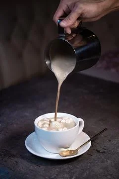 The process of making coffee with marshmallows step 5 Foto stock