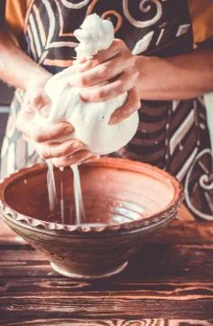 Process of making cottage cheese. Foto stock