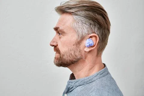 Process of making custom earmolds and earplugs for person in ENT clinic. Earp Foto stock