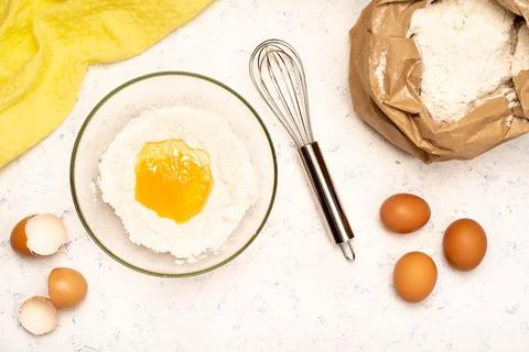 The process of making dough for pancakes with ingredients on a light table, e Foto stock