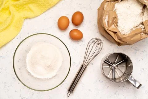 The process of making dough for pancakes with ingredients on a light table, eggs Foto stock