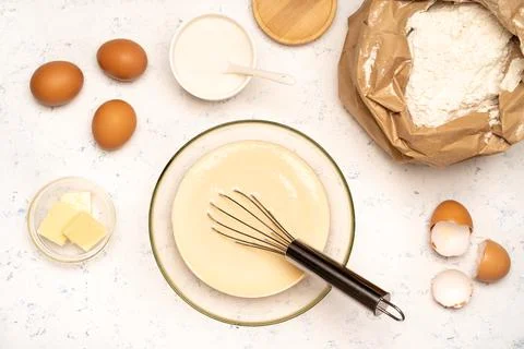 The process of making dough for pancakes with ingredients on a light table, eggs Foto stock