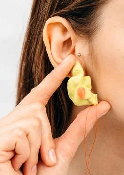 Process of making earplugs from an impression of an individual human ear. Ear Foto stock