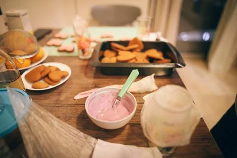 The process of making gingerbread cookies. Glaze coating. 스톡 사진