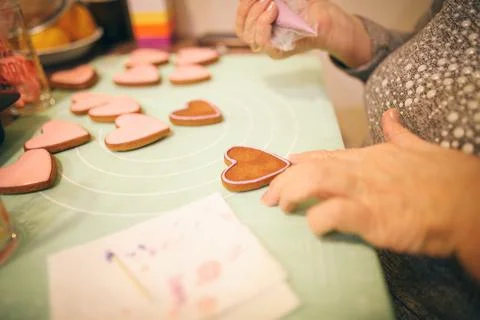 The process of making gingerbread cookies. Glaze coating. 스톡 사진