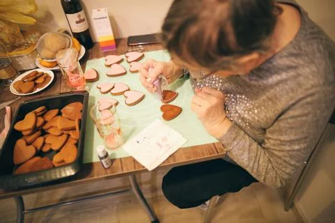 The process of making gingerbread cookies. Glaze coating. Stockfoto's