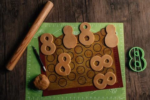 The process of making gingerbread for March 8. Cut out figure eights from dough Stock-Fotos
