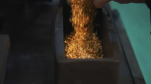 The process of making gold bars Видео 196086574