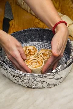 The Process of Making Home Apple Pie in Form of Rose 스톡 사진