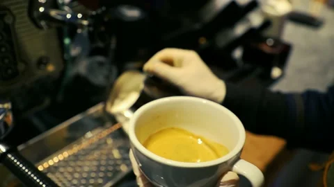 The process of making an Italian latte Vídeos de archivo 133753248