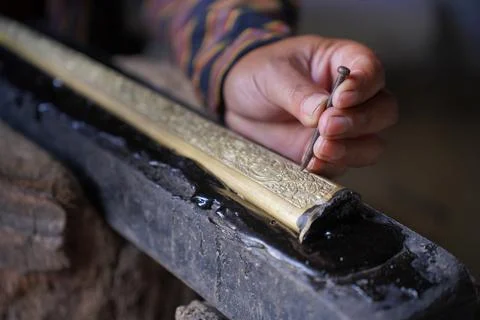 The process of making a keris is being carved to make traditional ornaments Foto stock