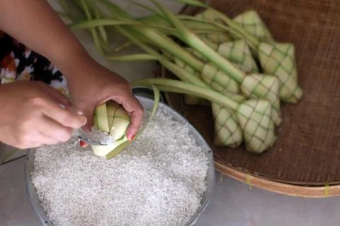 The process of making ketupat.  Foto stock