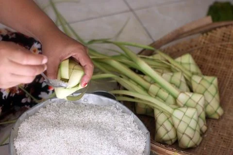The process of making ketupat.  Foto stock