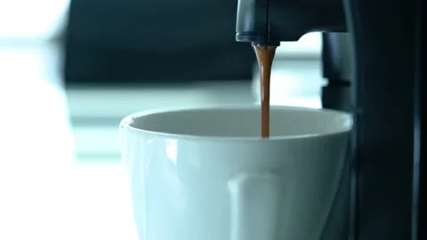 Process of Making Lattes on a Coffee Machine 動画素材 195302534