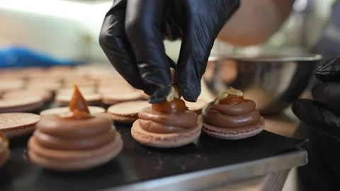 Process Of Making macaroon at home. Shot of hands of female pastry chef holding Stock-Footage 153666995