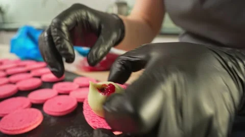 Process Of Making macaroon at home. Shot of hands of female pastry chef holding Видео 153671079