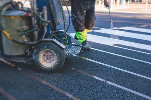 Process of making new road surface markings with a line striping machine, w.. Фото