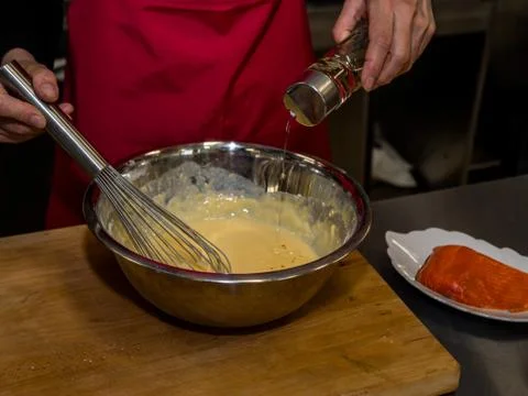 The process of making pancakes. Cook in the kitchen makes the dough Foto stock