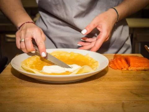 The process of making pancakes. Cook in the kitchen makes the dough. Stock-Fotos