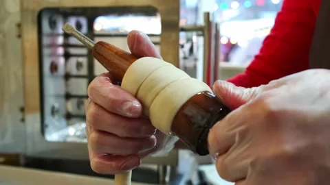 The process of making pastries Trdelnik, very popular in Prague Food, Tourism Vidéo 146480219