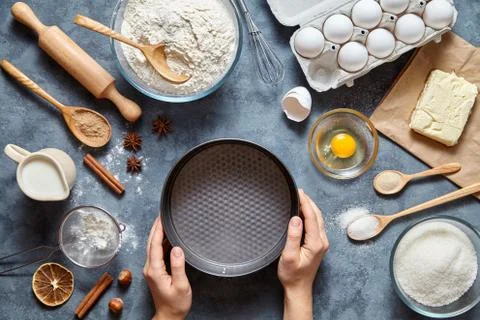 The process of making pie dough by hand. Baking cake in kitchen. Top view. Flat Stockfoto's