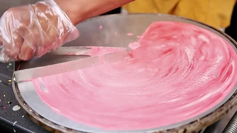 The process of making pink crepes 스톡 동영상 270347741