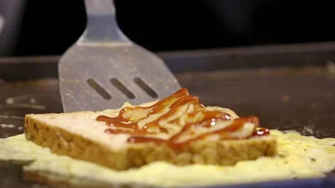 The process of making Roti John 스톡 동영상 265674169