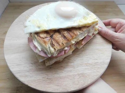 The process of making a sandwich with ham, cheese and egg 스톡 사진