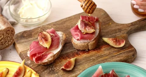 The process of making a sandwich with prosciutto and figs. Stock Footage 249334574