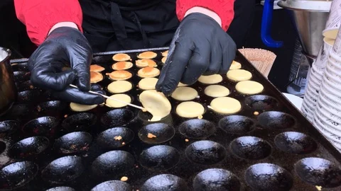 The process of making small pancakes 库存影片 129032507