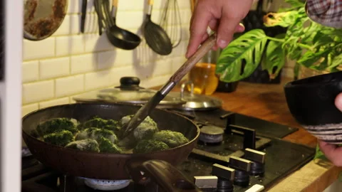 The process of making sorrel sauce, in a skillet on the stove top roast sorrel l 動画素材 289429204