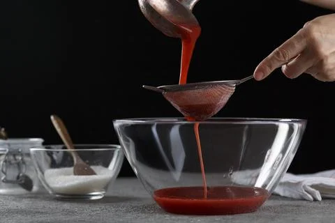 Process of making strawberry jam Foto stock
