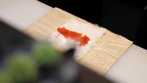 Process of making sushi rolls Video stock 84703466