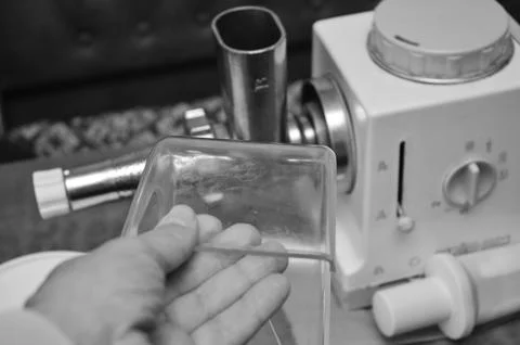 The process of making tomato juice, with human hands, objects, and tomatoes.. 스톡 사진