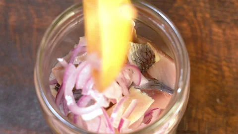 The process of marinating herring with onions in a jar Stock Footage 255039589