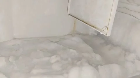 The process of melting the ice in the refrigerator freezer 動画素材 295410519