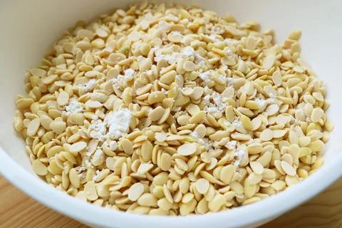 Process of Mix Powdered Tempeh Starter with Boiled Soybeans Photos