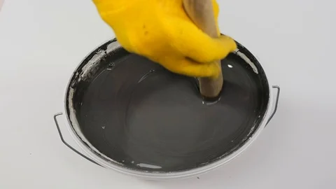 The process of mixing the gray can of paint. Close up. Vídeos de archivo 125266743