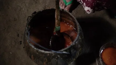 The process of molding liquid palm sugar using coconut shell media Stock Footage 240071372