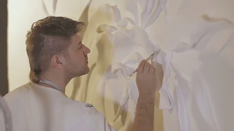 The process of molding stucco and bas-relief on the wall 库存影片 73363364