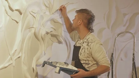 The process of molding stucco and bas-relief on the wall 库存影片 73363434