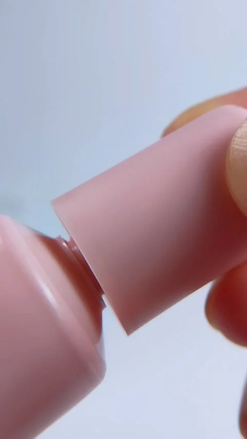 Process of opening a pink product packaging cap. Close up view beauty product Stockbeeldmateriaal 338231412