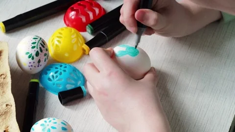 The process of painting Easter eggs. Stock Footage 171764923