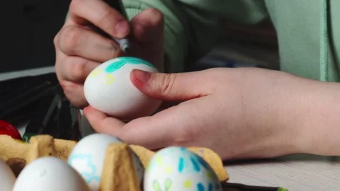 The process of painting Easter eggs. Stock Footage 171764924