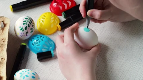 The process of painting Easter eggs. Stock Footage 171764927
